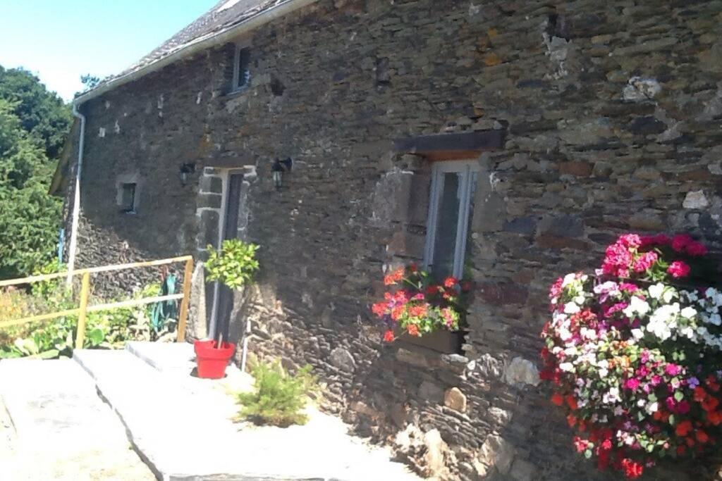 Les Ecuries Is A Modern Renovated Barn Laniscat